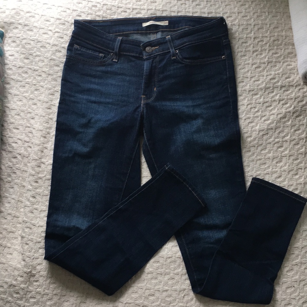 Levi’s 711 skinny dark wash! 😊🎉